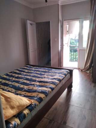 Проживание в семье GUESTHOUSE Батуми Двухместный номер с 1 кроватью или 2 отдельными кроватями-2